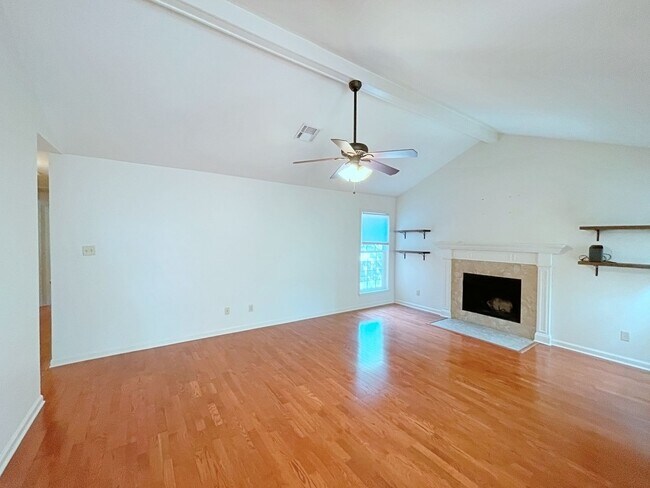Building Photo - 3 Bedroom Condo Located off Jefferson Hwy ...