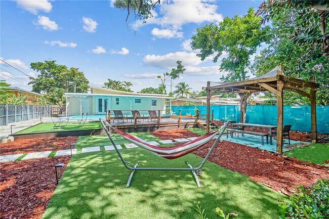 Building Photo - 1370 NE 133rd St