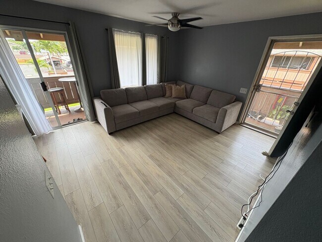 Building Photo - Remodeled 2/1.5 with AC in Palm Villas!