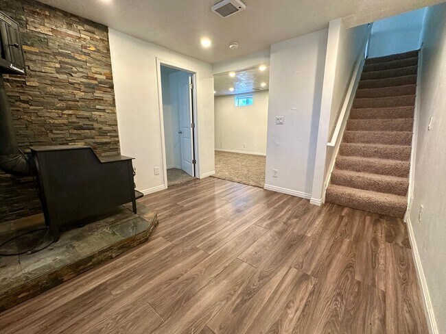 Building Photo - A &amp; E 3rd W Duplex