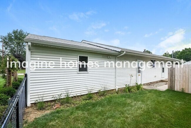 Building Photo - Charming 3 Bedroom Home in Stow
