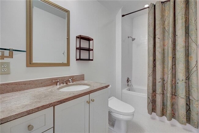 Building Photo - 9043 Selborne Ln