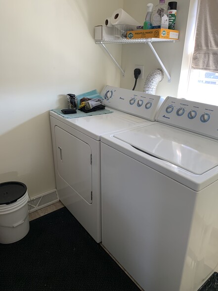 Washer/dryer in apt - 1408 3rd Ave