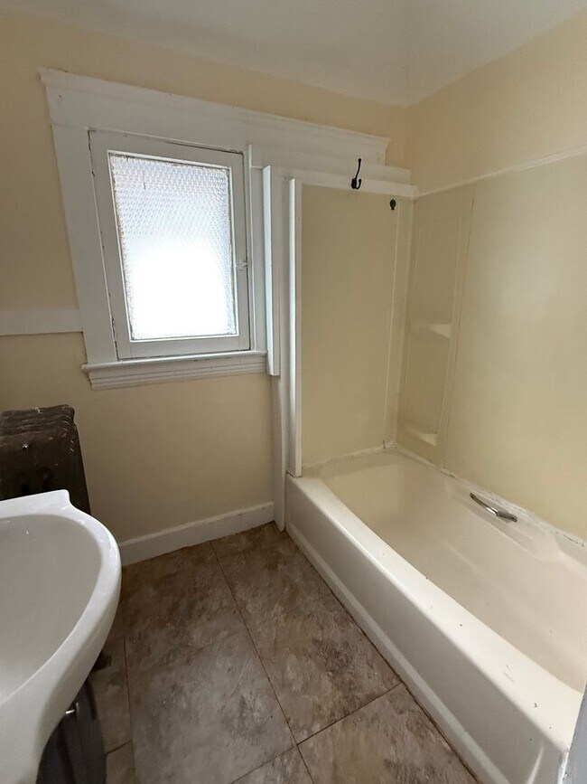 Building Photo - 1519-1525 Clark Ave