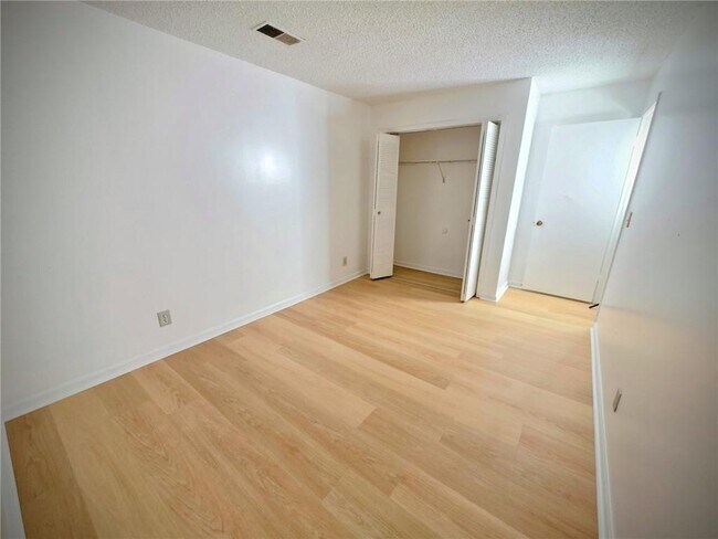 Building Photo - 590 Windchase Ln