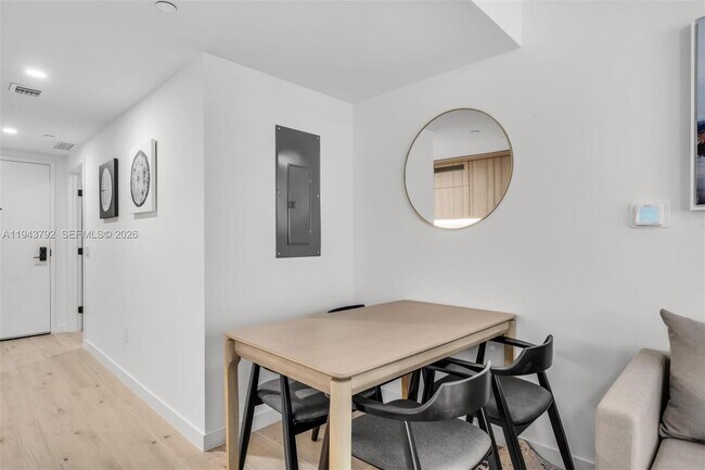 Building Photo - 225 N Miami Ave