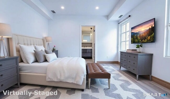 Building Photo - 930 Cove Rd