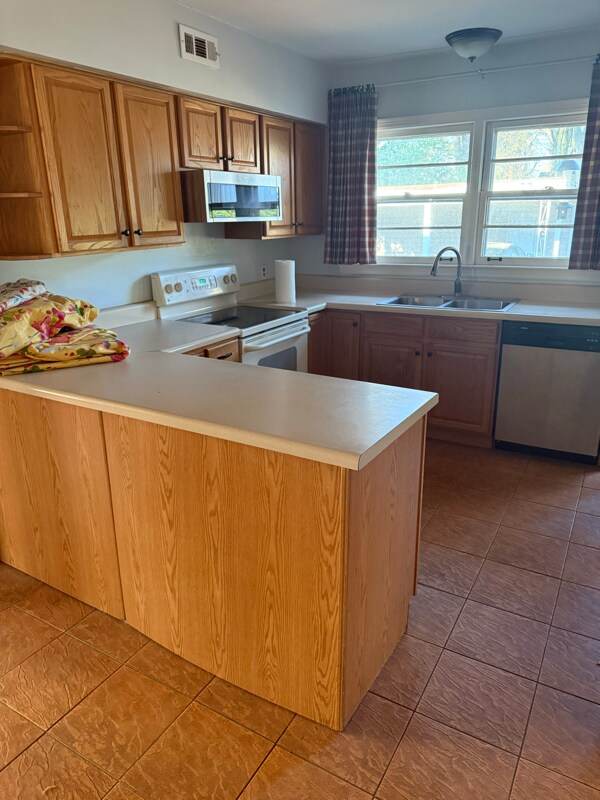 Building Photo - 3896 Park Ave