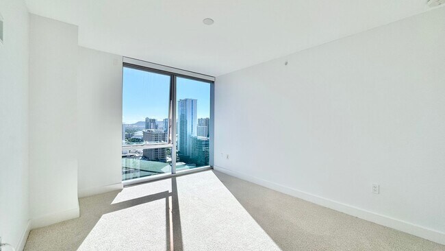 Building Photo - PET FRIENDLY! BEAUTIFUL 2 BEDROOM UNIT ON ...