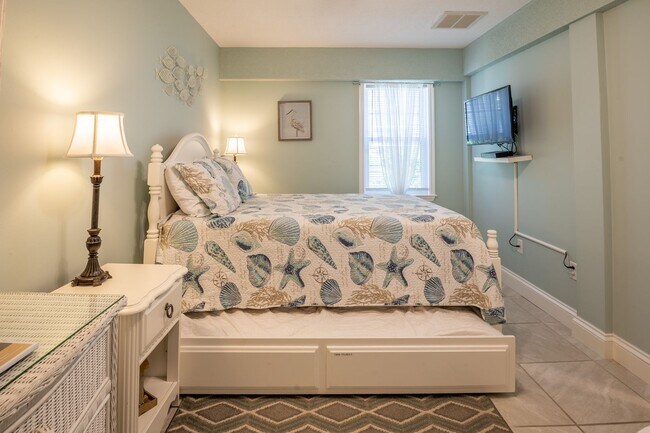 Building Photo - OFF-SEASON MONTHLY RENTAL AVAILABLE MARCH OF 2026