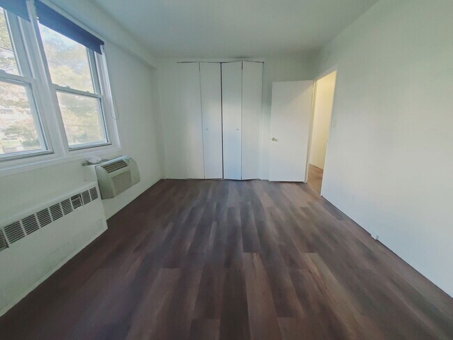 Building Photo - 444 Bedford St