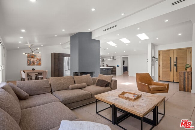 Building Photo - 20159 Hatteras St