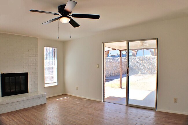 Building Photo - 3 Bedroom, 2 Bath , North-East El Paso Great house located across the street from Terrace Hills M...