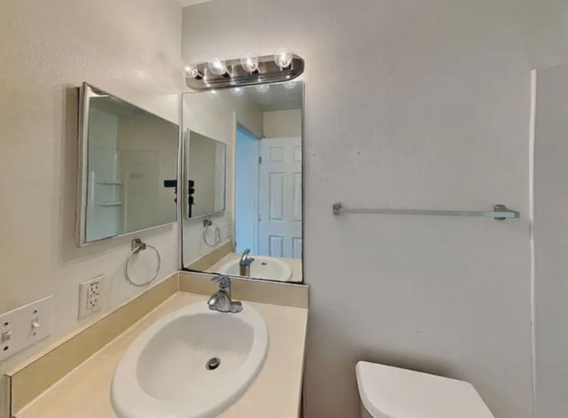 Building Photo - 5500 Paradise Cay Cir