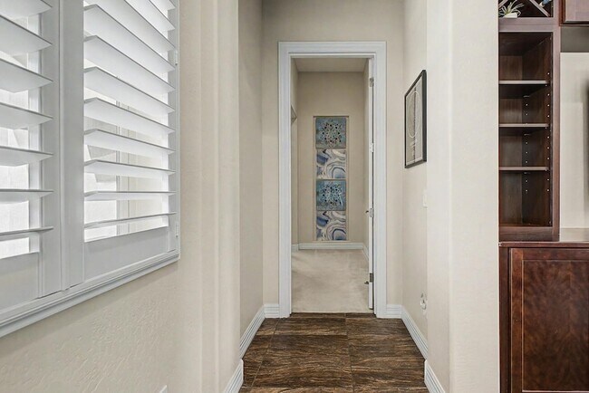 Building Photo - 2327 E Mahogany Pl