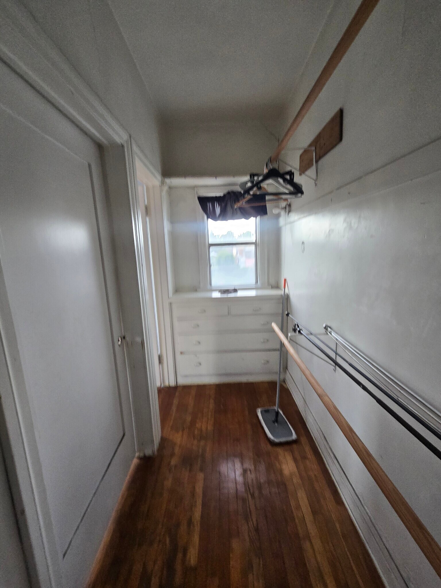 Building Photo - 337 1/2 E 49th St