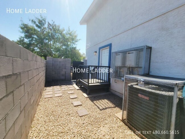 Building Photo - 2301 N 27th St