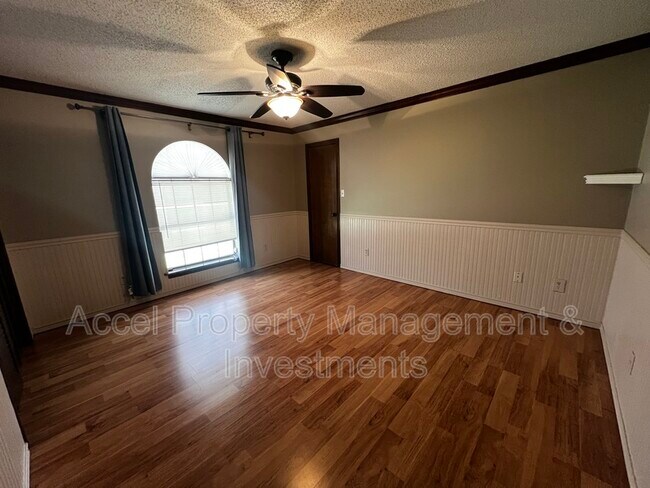 Building Photo - 2036 S 5th St