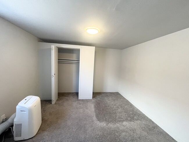 Building Photo - 1265 Crandall Ave S