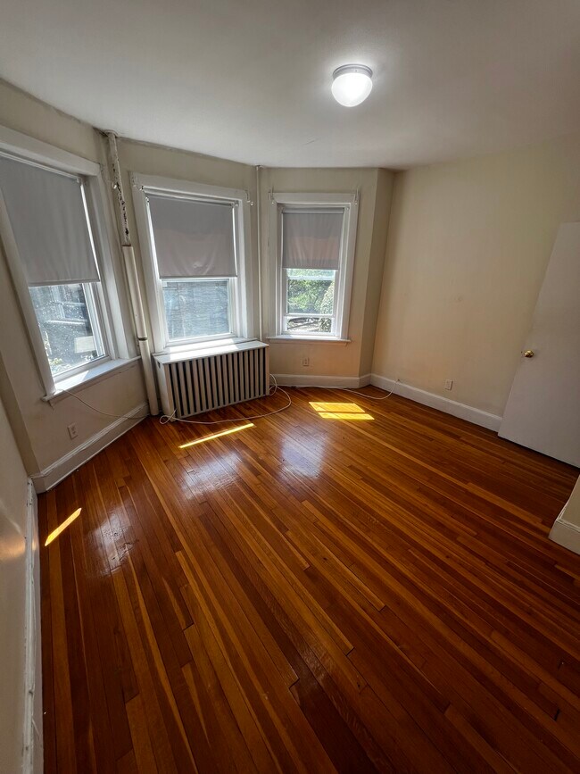 Building Photo - 19 Lancaster Ter