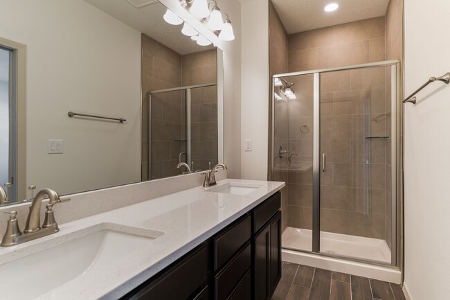 Building Photo - 3 Bedroom Santa Fe Townhouse