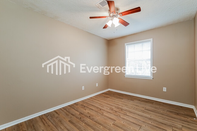 Building Photo - 205 Larado Dr