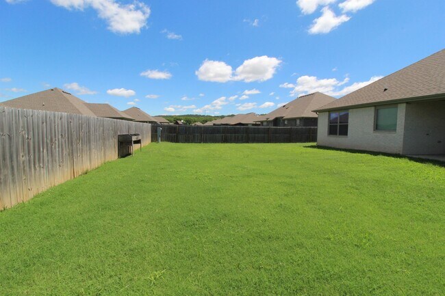Building Photo - 4418 W Divide Dr