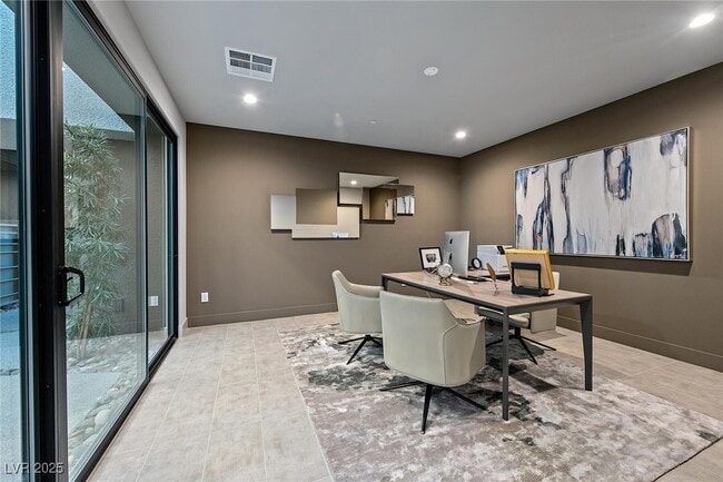 Building Photo - 810 Dragons Eye Dr