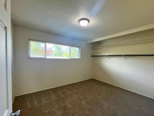 Building Photo - (WLO) Remodeled 2 Bed/1 Bath close to campus