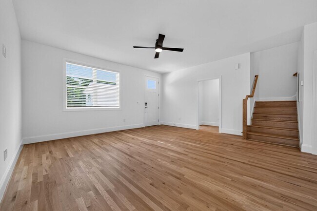 Building Photo - 1739 Crest Rd