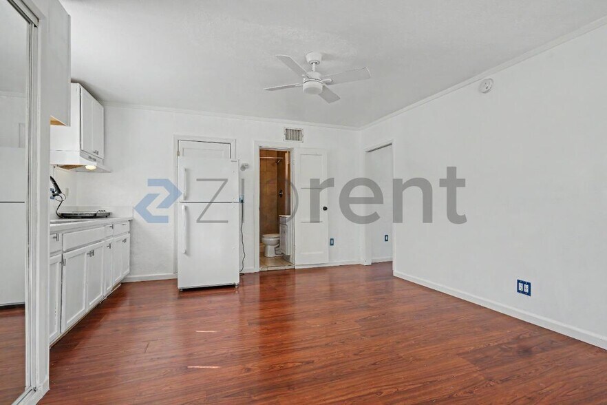 Building Photo - Unit Single bedroom