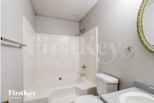 Building Photo - 6450 Peppermill Ln