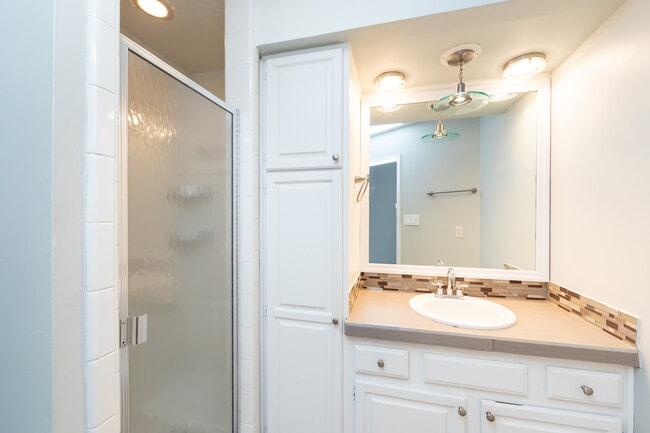 Building Photo - 510 N Poplar St