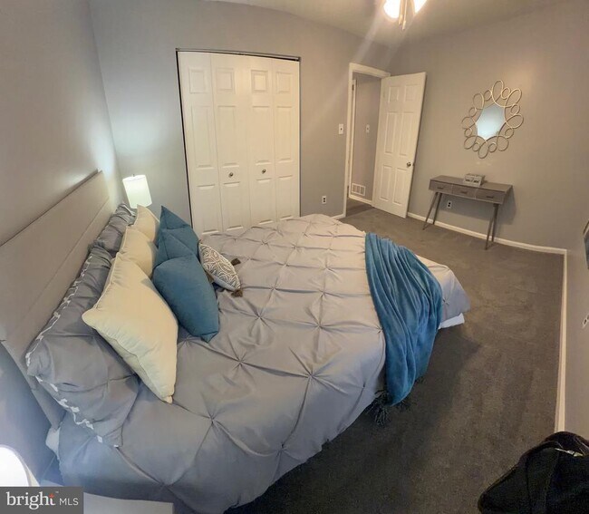 Building Photo - 102 Stonehurst Ct