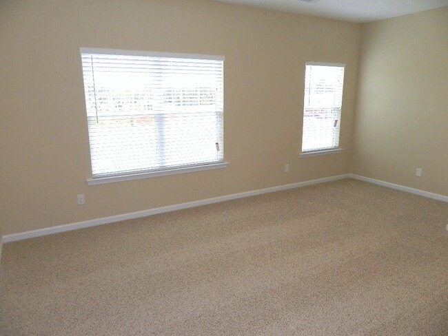 Building Photo - 899 Westlawn Dr