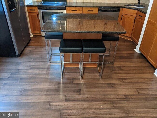 Building Photo - 1100 S Broad St