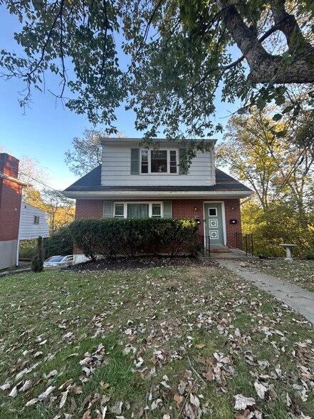 2 Family Unit - 1877 Memorial Pky