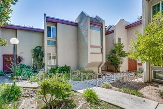 Building Photo - 829 Hooshang Ct