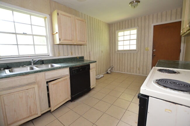 Building Photo - Shelby Street Triplex