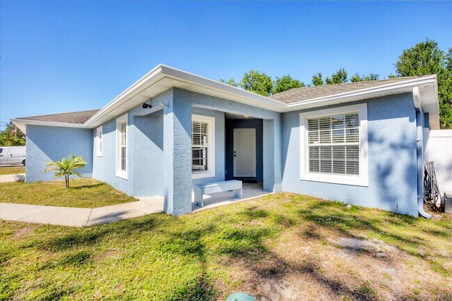 Building Photo - 2821 Embassy Rd