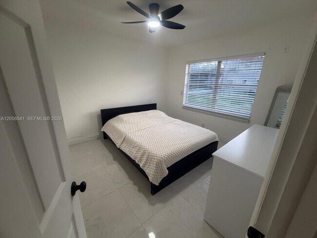 Building Photo - 12811 SW 43rd Dr
