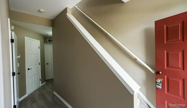 Building Photo - 76 W Bethune St