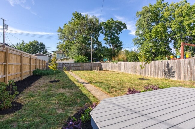 Building Photo - HOUSE FOR RENT