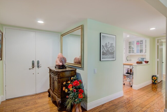 Building Photo - 5500 Paseo Del Lago W