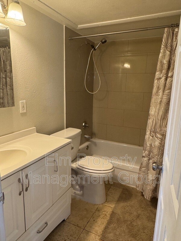 Building Photo - 615 S Royal Crest Cir