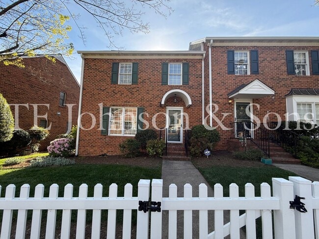 Building Photo - Spacious 3BR Home with Vaulted Ceilings, Gas Logs & Two Car Garage in Winston-Salem