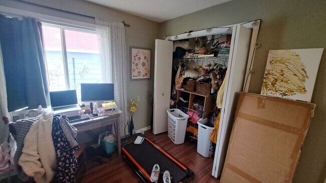 Building Photo - 1512