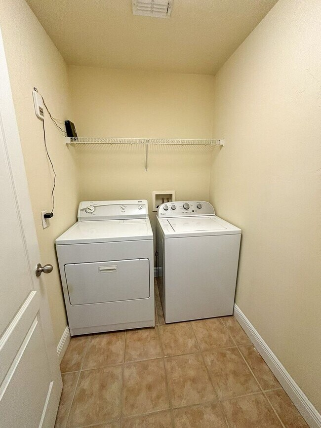 Building Photo - Chase Hollow #83 - Pet Friendly!