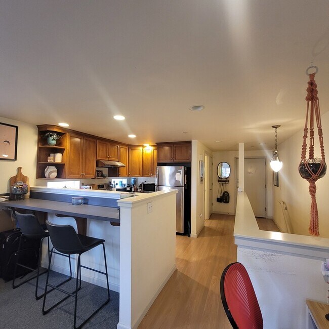 Building Photo - 2012 Minor Ave E