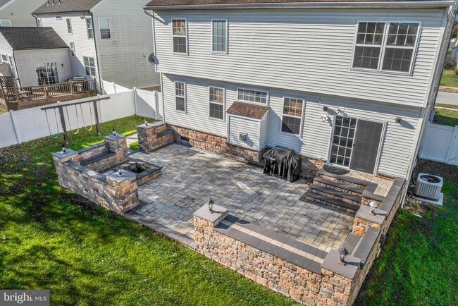 Building Photo - 109 Holly Dr